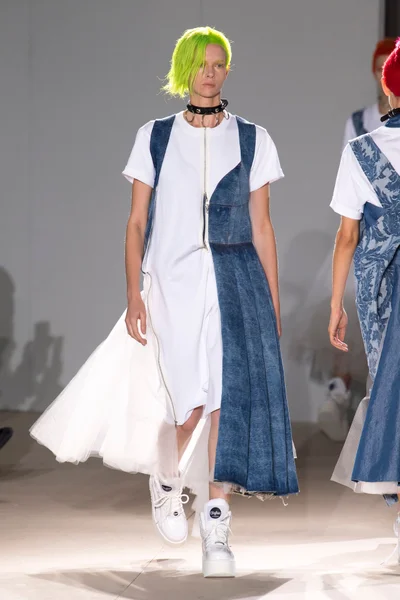 Look 10